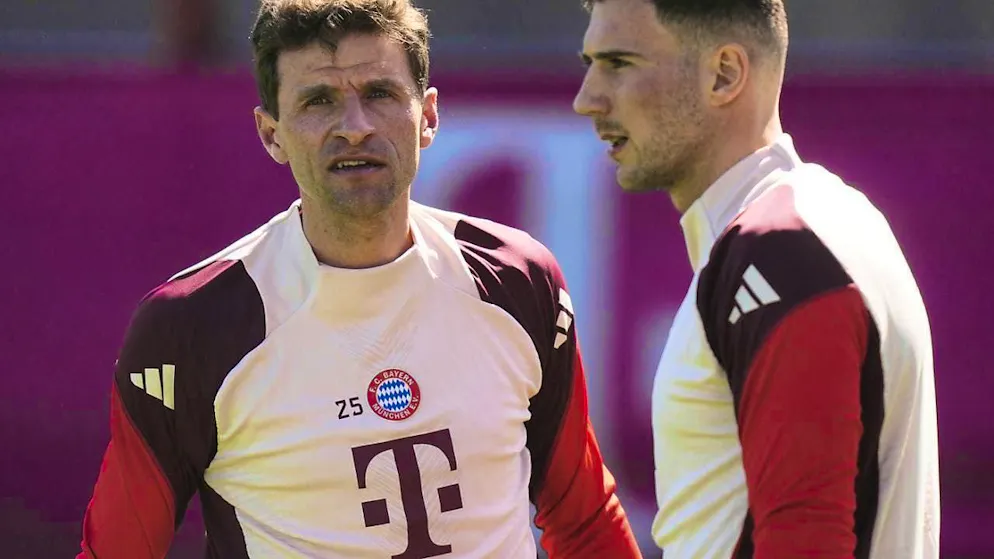 Thomas Müller (left) in the final training session before the Champions League quarter-final against Inter Milan