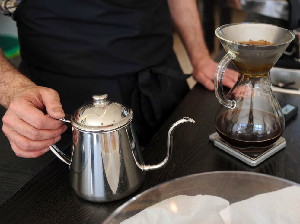 Wichtig beim Ausgiessen des heissen Wassers ist die Schwanenhals-Form.