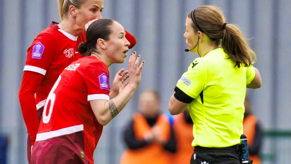After a great game with a goal and an assist, Géraldine Reuteler was shown a yellow card for a foul
