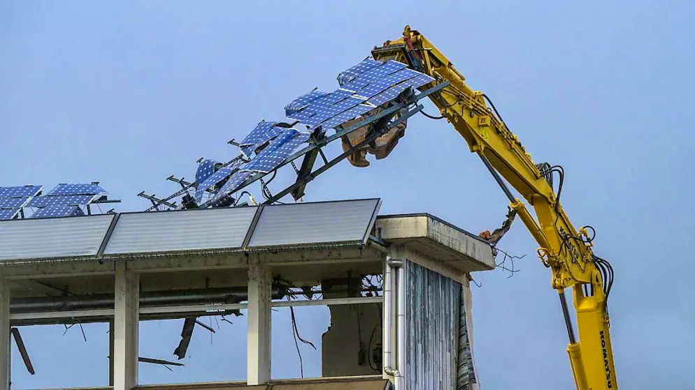 The expansion of solar energy in Switzerland is stalling. A national popular initiative now wants to make photovoltaic systems on buildings permit-free. (theme picture)