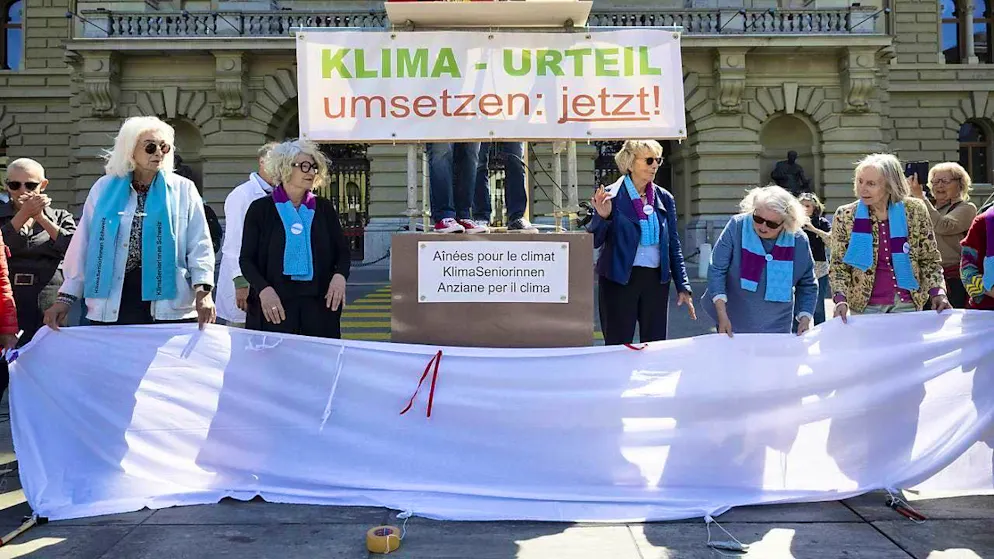 In return for the 2.5-ton stone from Alsace, Switzerland is also providing a stone for Strasbourg. This is to be placed on the path to the Human Rights Court.