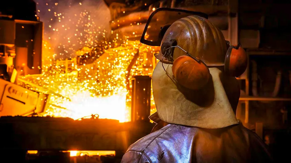 US President Donald Trump's tariff hammer could hit many Swiss industries hard. (symbolic image)