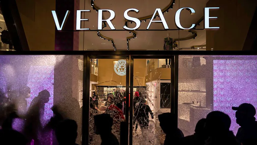 Gruppi del lusso italiano. Prada acquista Versace per 1,25 miliardi di euro