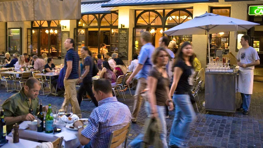 In the past, it was possible to get lost in Michelin-starred restaurants. Today, more and more restaurants are limiting the amount of time guests are allowed to occupy a table. (symbolic image)