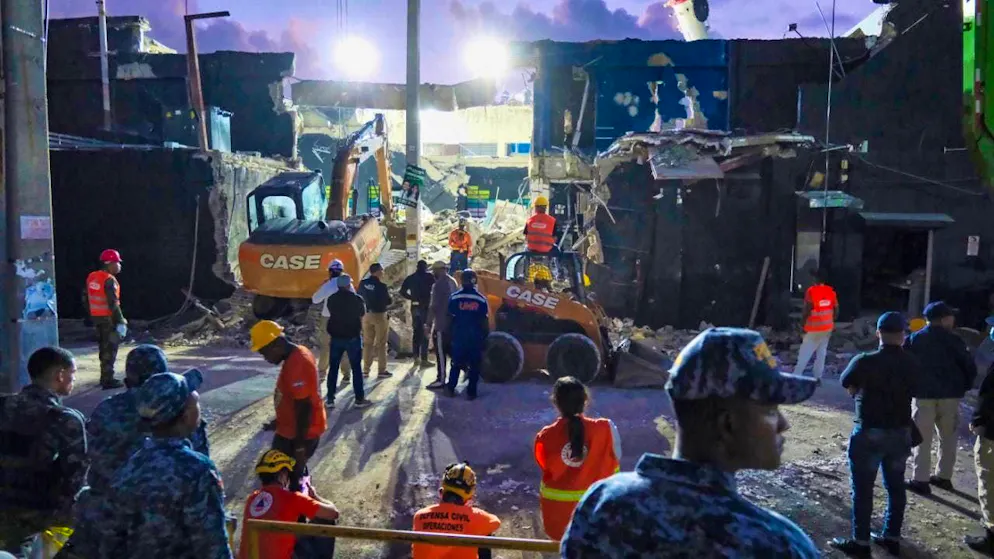 Rescue workers search for survivors in the nightclub whose roof collapsed during a merengue concert. Photo: Ricardo Hernandez/AP/dpa