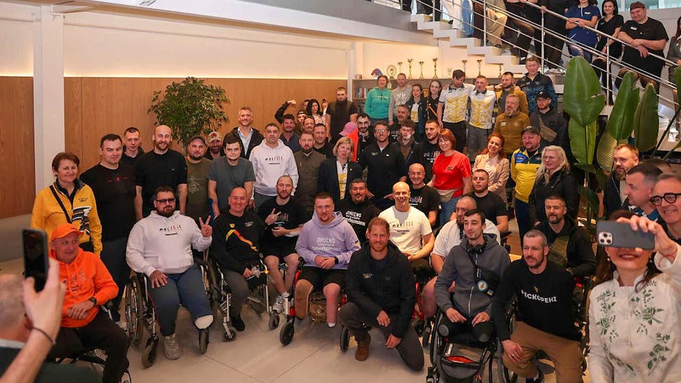 Viaggio in Ucraina. Il principe Harry vola a sorpresa in a Leopoli: «Reduce fra i reduci»