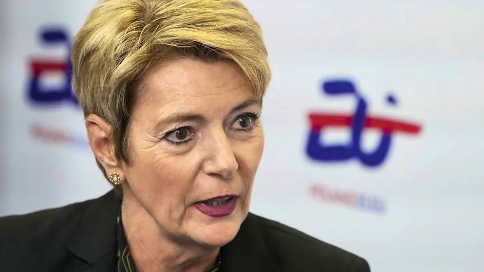 In an interview, Finance Minister Karin Keller-Sutter reacted cautiously to UBS's proposal to limit the investment bank.