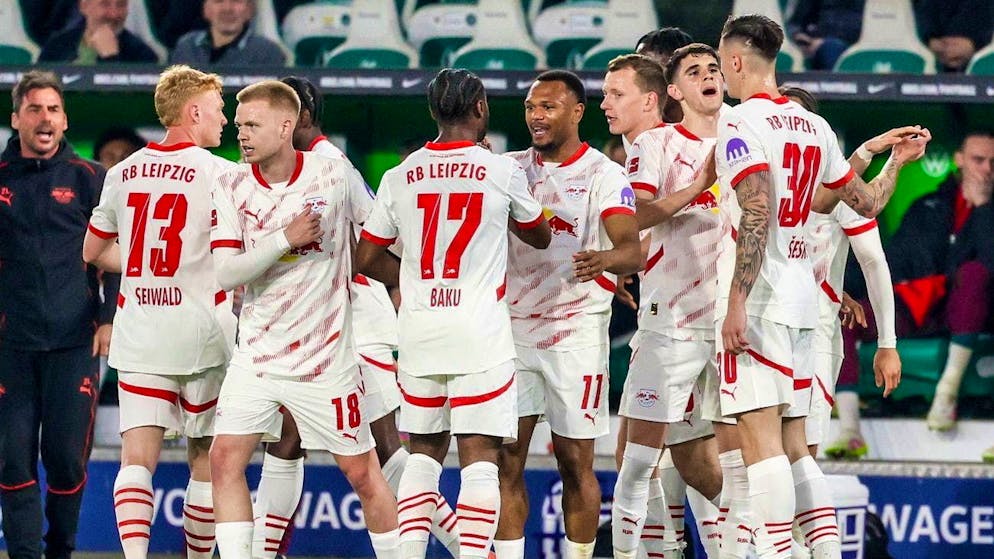 Leipzig celebrate the 1-0 lead scored by Loïs Openda.