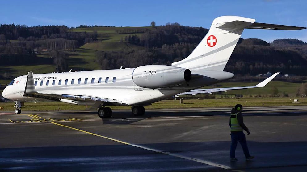 Engine damaged?. Problems on take-off - new Federal Council jet grounded