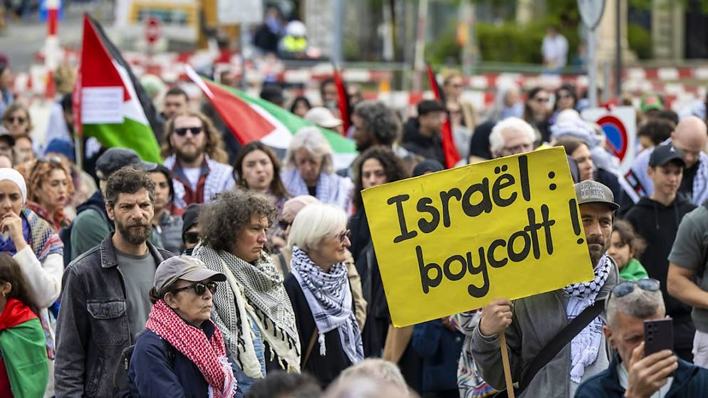 Environ 2500 personnes ont manifesté samedi après-midi à Genève et à Lausanne pour demander la libération des plus de 10'000 Palestiniens détenus par Israël. Elles ont aussi dénoncé la guerre Gaza et les assauts israéliens en Cisjordanie.