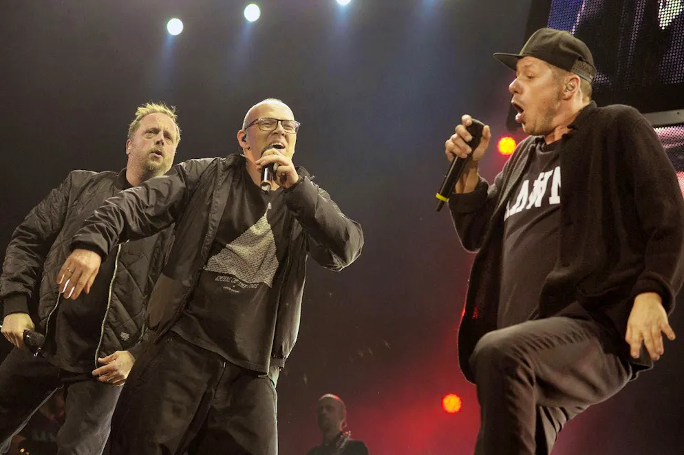 Fanta 4 at a concert in Zurich in 2015: Smudo (left), Thomas D and Michi Beck (right).