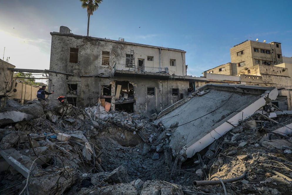 epa12028608 The destroyed building of Al Ahli Baptist hospital following an Israeli air strike in Gaza City, 13 April 2025. More than 50,900 Palestinians have been killed in the Gaza Strip, according to the Palestinian Ministry of Health, since Israel launched a military campaign in the strip in response to a cross-border attack led by the Palestinian militant group Hamas on 07 October 2023, in which about 1,200 Israelis were killed and more than 250 taken hostage. EPA/MOHAMMED SABER