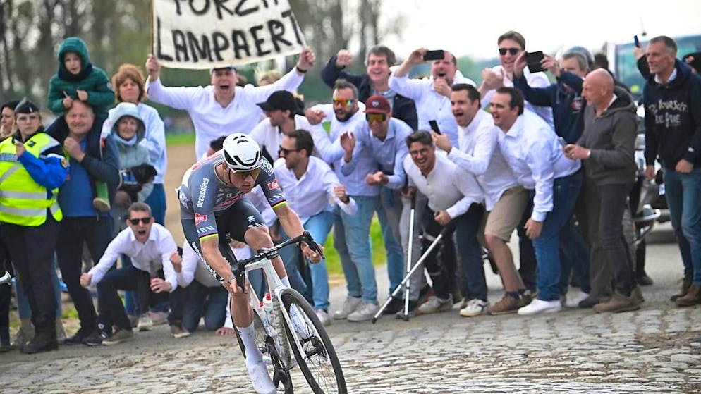 Unstoppable towards a third Roubaix victory in a row: Mathieu van der Poel