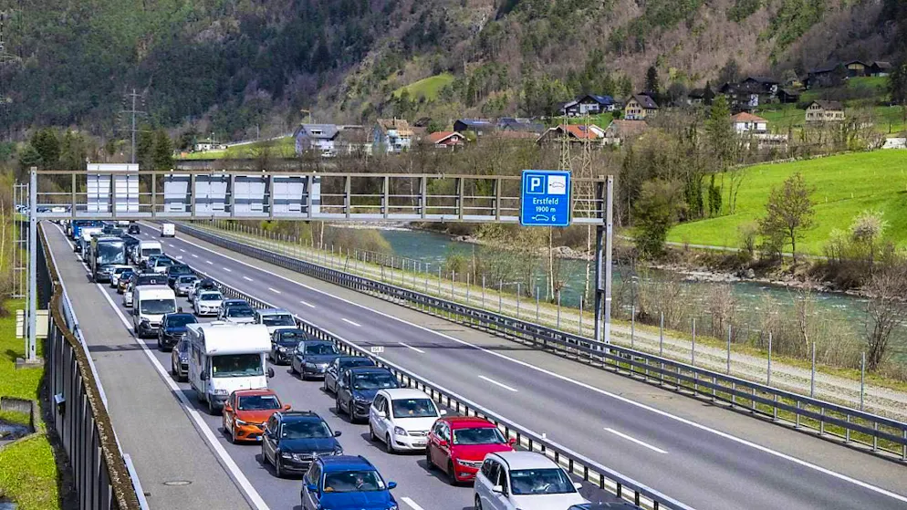 According to experience, Easter traffic at the Gotthard north portal begins early Wednesday afternoon (April 16), according to the Federal Roads Office. (archive picture)