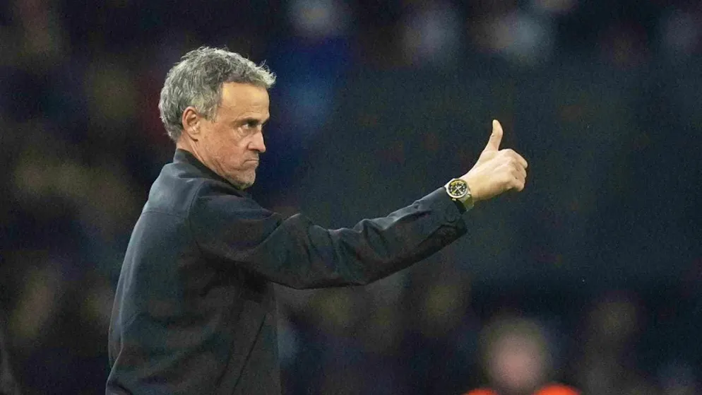 Paris Saint-Germain blossoms with Jugend forscht - Gallery. "Eleven defenders and eleven attackers on the pitch": Coach Luis Enrique likes what his young charges are showing him