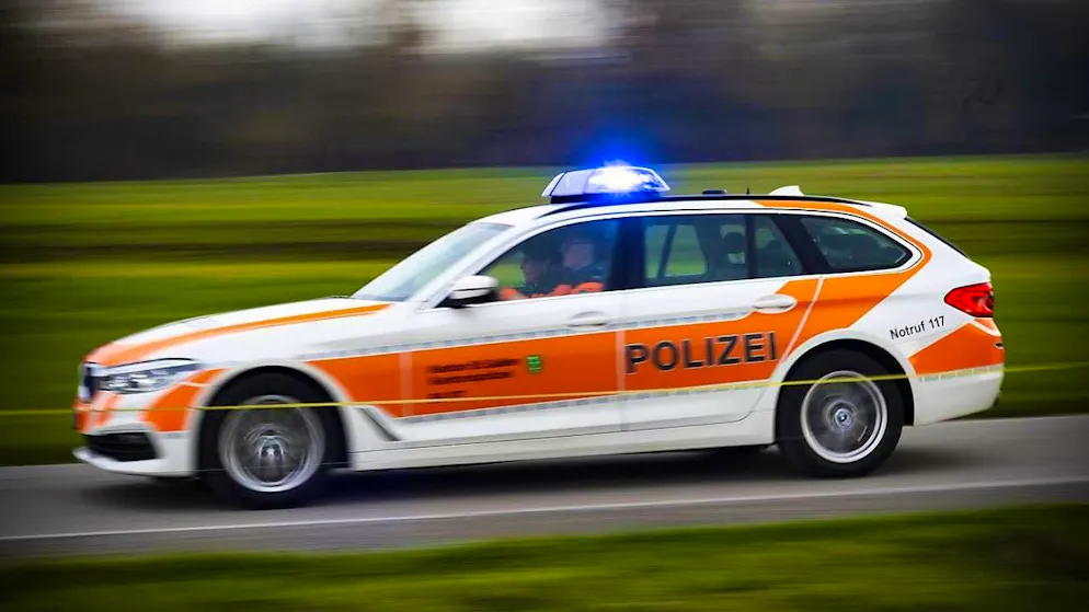 The St. Gallen cantonal police responded to a fatal traffic accident on the A13 highway near Kriessern after midnight on Tuesday.