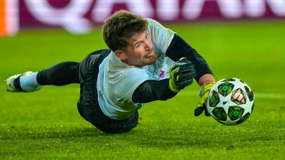 Will BVB goalkeeper Gregor Kobel once again be able to keep his head down?