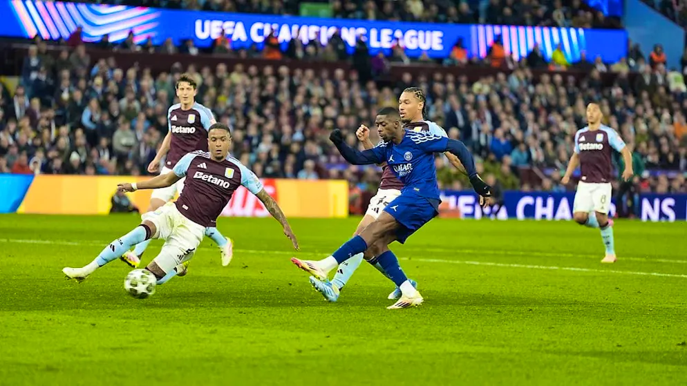 Spectacle at Villa Park in Birmingham: Aston Villa win 3:2 in the end, but Ousmane Démbélé (right) celebrates with Paris Saint-Germain as they advance to the Champions League semi-finals
