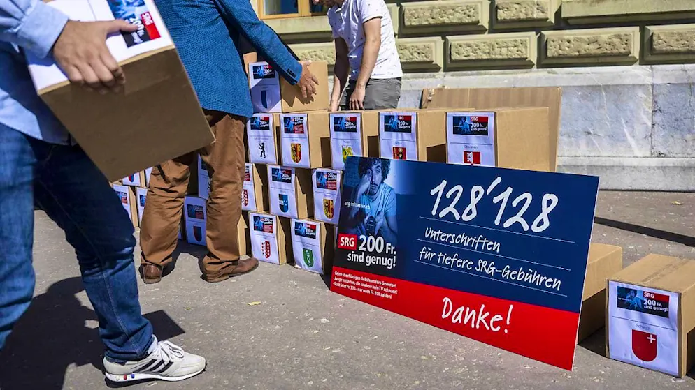 The popular initiative for lower SRG fees should be put to the vote without a counter-proposal. This is the demand of the responsible Council of States committee. (archive image)