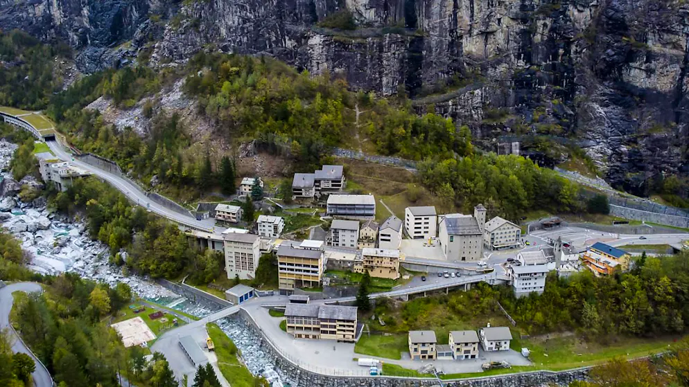 La région sud du Simplon (ici le village de Gondo) devrait subir d'importantes intempéries et des chutes de neige durant la semaine (photo d'illustration).