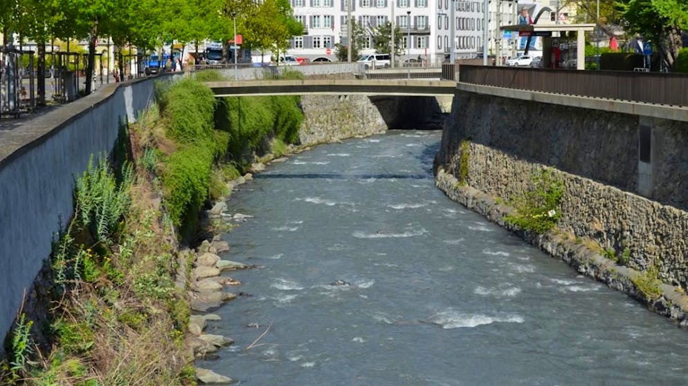 Dopo essere finita nel fiume, la sfortunata è stata trascinata per 1,8 chilometri a valle