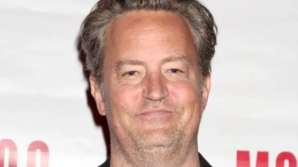 Ecco cosa le è successo. «Matthew Perry m'ha mandato un messaggio dall'aldilà», la confessione di un'ex star di «Friends»