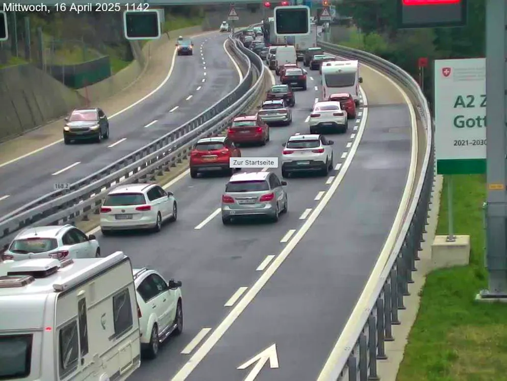 Around three kilometers of traffic jam in front of the Gotthard.