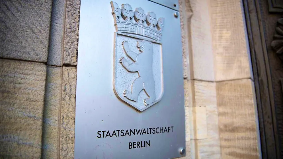 ARCHIVE - Sign for the "Berlin Public Prosecutor's Office" at the entrance to the court in Moabit. Photo: Fabian Sommer/dpa/Archive image