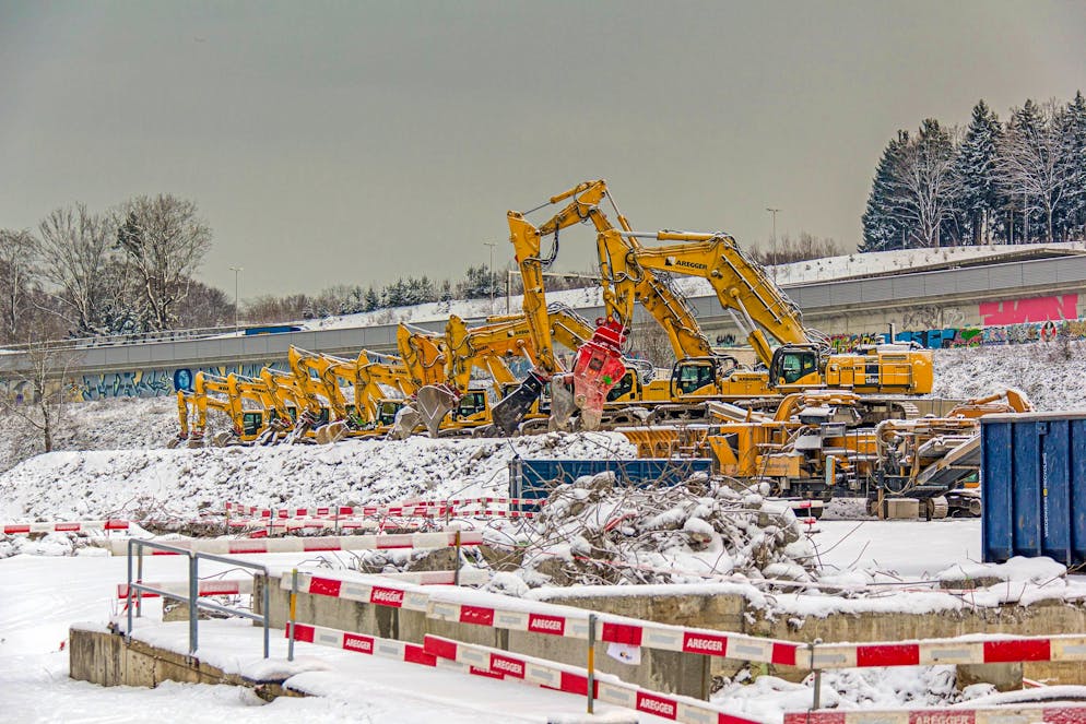 Sihl Papier: Das Ende vom Werk Manegg und die Geburt der Greencity. Bagger-Ballett an der Sihl: Über die Weihnachts- und Neujahrsfeiertage zwischen 2014 und 2015 sind Abbrucharbeiten des Werks Manegg unterbrochen.