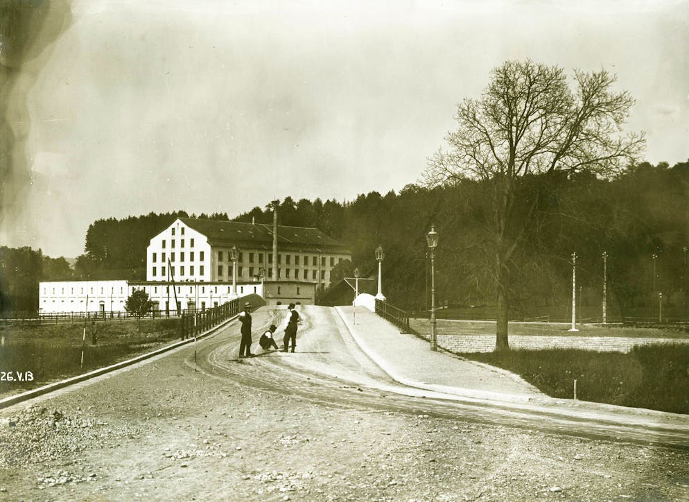 Sihl Papier: Das Ende vom Werk Manegg und die Geburt der Greencity. ... früher eine Spinnerei war, die Sihl Papier 1904 gekauft hat. Hier ist das Gebäude auf einem Foto von 1913 zu sehen.