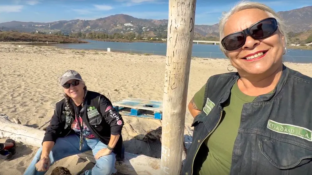L.A. Calling: Simone's Hollywood Stories. Surfing, sun and cool bikes - Simone takes you to the famous Malibu Pier