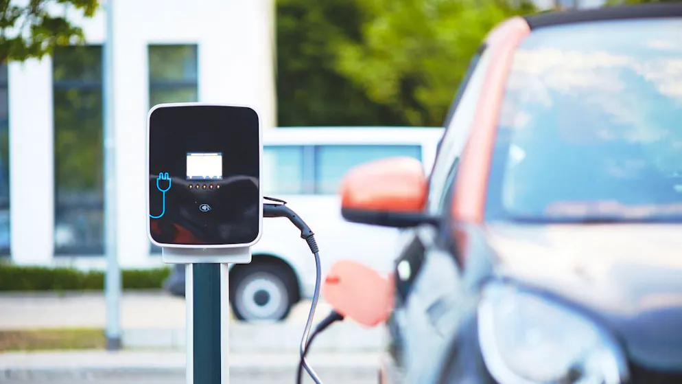 E-mobility for companies. Drivers beware: Traffic on the electric upswing