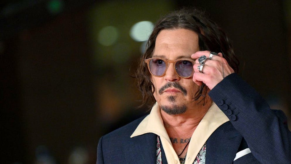 Dopo George Clooney. Ecco il sorprendente cambio di look di Johnny Depp per il nuovo film «Day Drinker»