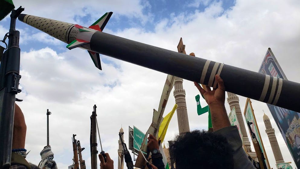 Medio Oriente. Gli Houthi attaccano Israele e due portaerei statunitensi