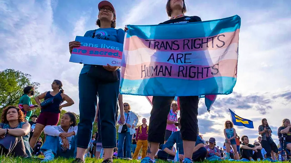 Thousands demonstrate in London against a court ruling that puts biological gender above social gender in equality issues. Photo: Jacquelyn Martin/AP/dpa