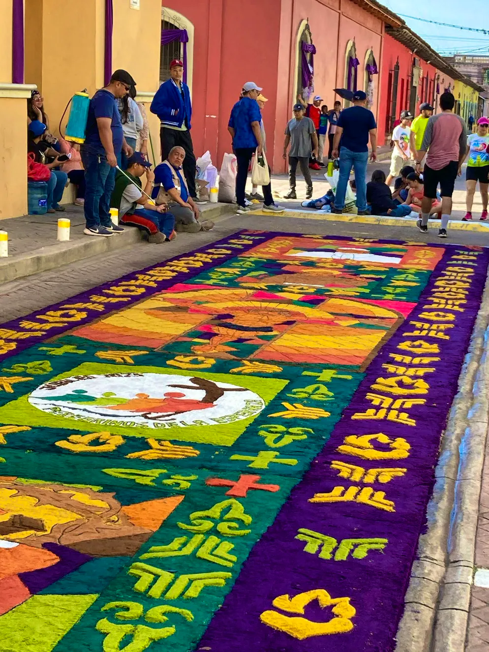 Easter 2025. "Sand pictures of the procession in Comayaqua, Honduras", writes another blue News reader.