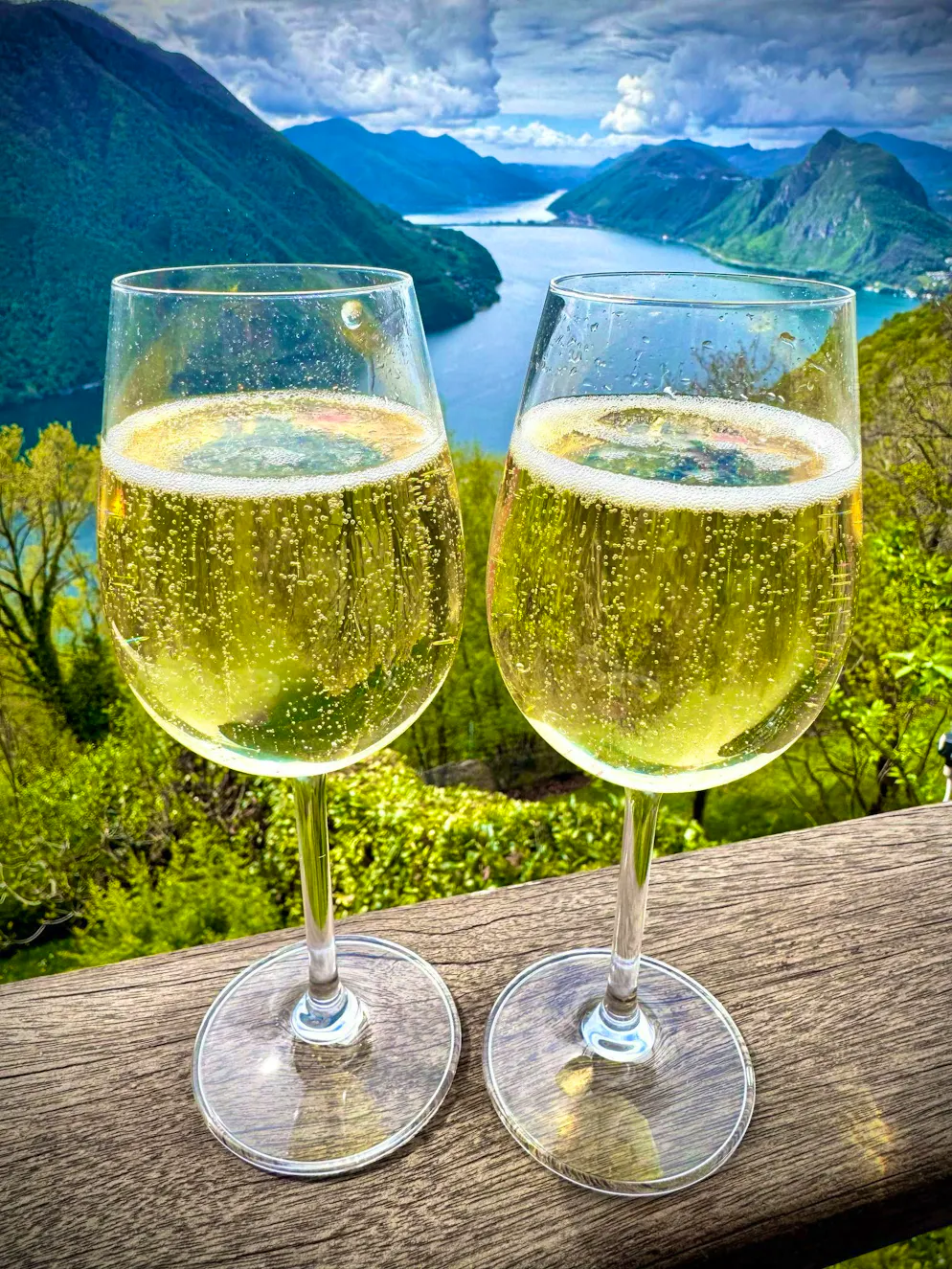 Easter 2025. "Successfully arrived in Ticino", writes the blue News reader under this picture.