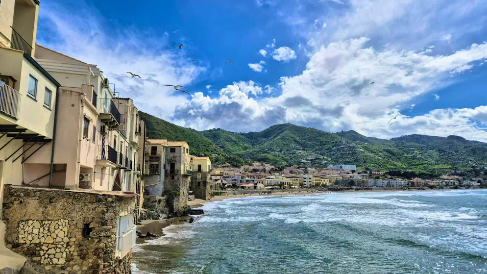 Easter 2025. This blue News reader is spending his vacation in Cefalù, Sicily.