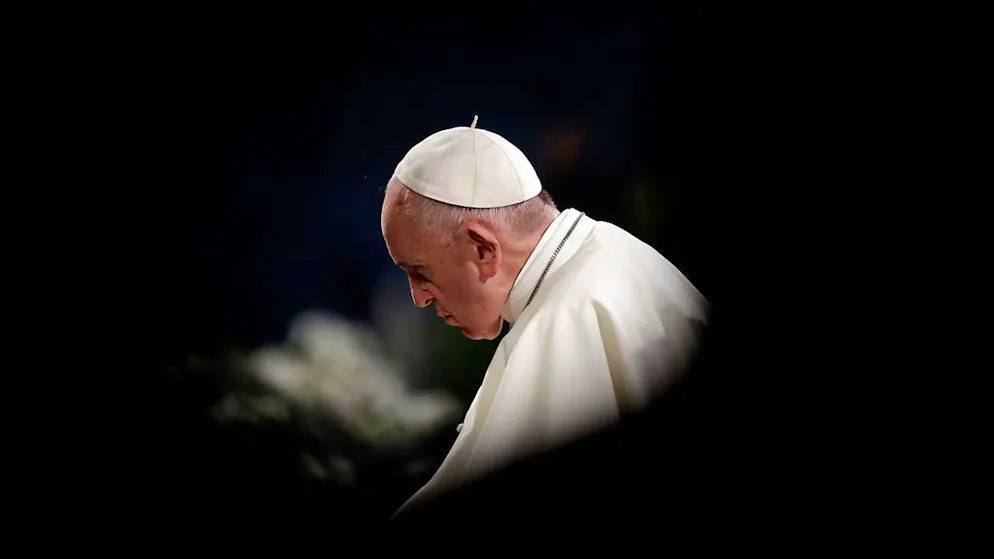 The Pope is dead. Now the doctors are speaking ++ The faithful gather in St. Peter's Square ++ Swiss bells ring at 3 pm