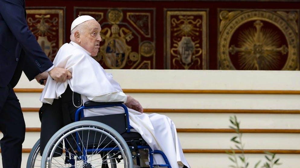 Vaticano. Il Papa avrebbe dovuto riposare di più durante la convalescenza? Alcuni pareri