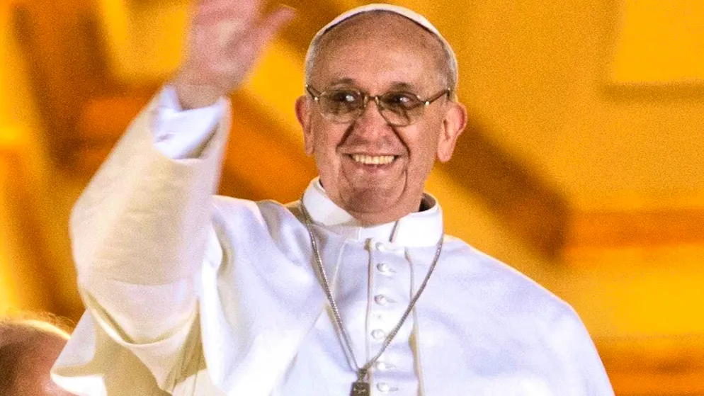 ARCHIVE - Cardinal Jorge Mario Bergoglio waves from the balcony of St. Peter's Basilica during his first public appearance as the new Pope Francis in the Vatican. Photo: Michael Kappeler/dpa