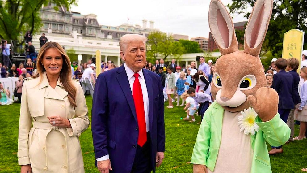 USA: Trump appears with Easter bunny - expensive eggs, big donors ...
