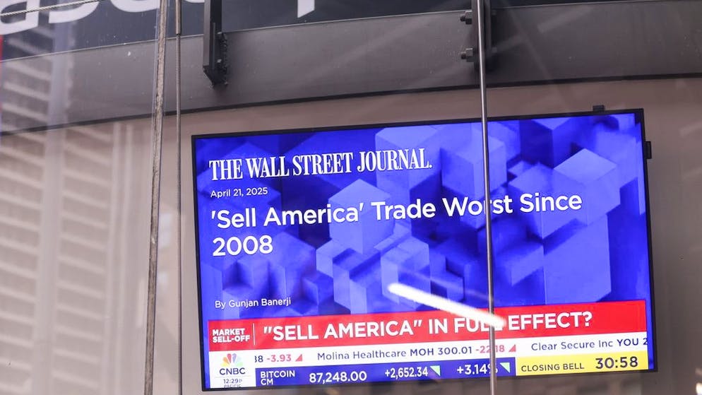 Alarmstufe Rot für Tesla?. Trumps Attacke auf Fed-Chef lässt US-Börsen weiter absacken