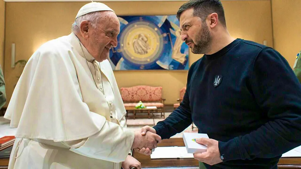 HANDOUT - Ukrainian President Volodymyr Zelenskyi meets Pope Francis at the Vatican. Photo: -/Vatican Media/dpa/Archive