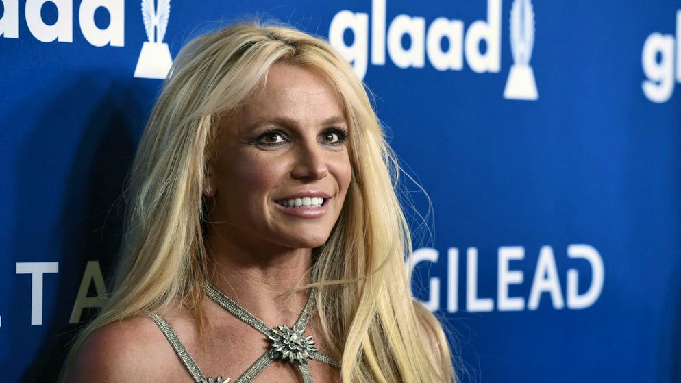 «La cosa più strana mai vista». Britney Spears ha avuto un figlio in segreto? No, con lei aveva una bambola di plastica...