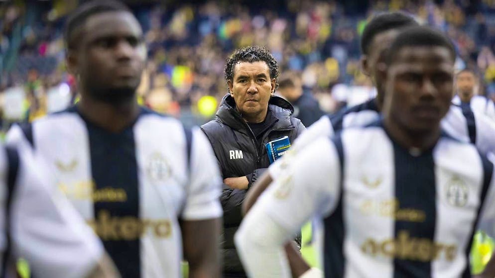 After missing out on the championship round, FCZ coach Ricardo Moniz confronts the disappointed fans with the players
