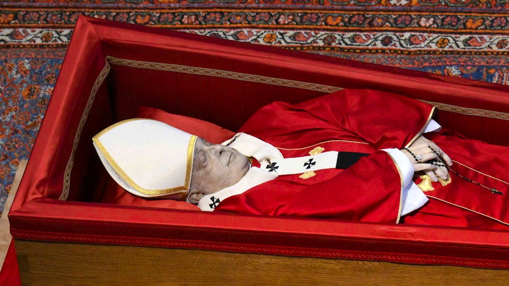 Vaticano. Papa Francesco nella Basilica di San Pietro per l'ultimo saluto dei fedeli