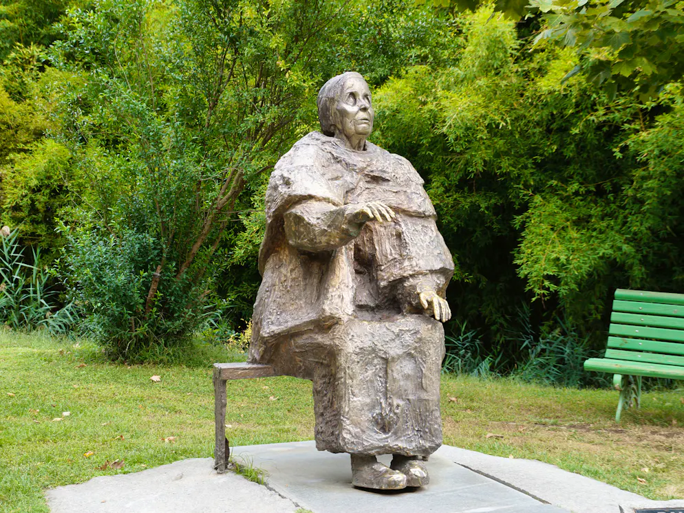 Une statue érigée en mémoire de Baba Vanga en Bulgarie.