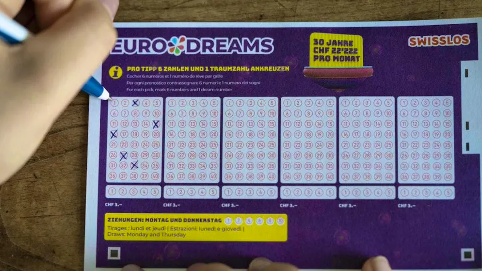 A lucky person from German-speaking Switzerland or Ticino will receive a monthly pension of 2222 francs from Eurodreams for five years. (symbolic image)