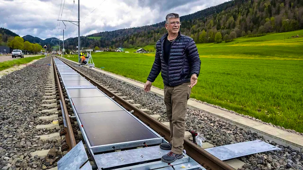 Railroad line opened with mobile solar modules - Gallery. Joseph Scuderi, head of Sun Ways, at the opening of the railroad line with solar modules in Buttes.